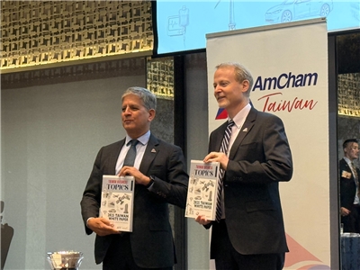 Dan Silver, président de la Chambre de commerce américaine à Taïwan (AmCham), a présenté le 10 juin 2025 le livre blanc annuel sur Taïwan (photo RTI / 謝佳興)