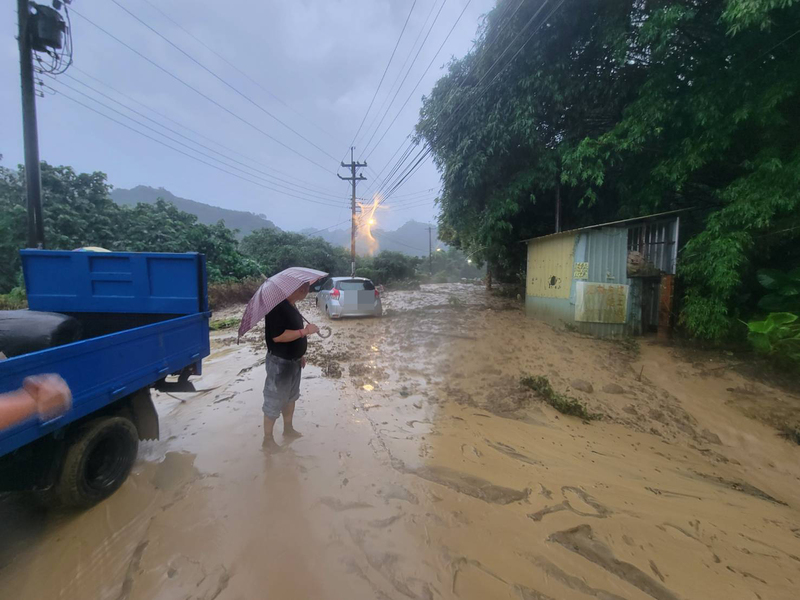 Les fortes pluies dans le centre et le sud de Taïwan provoquent glissements de terrains et inondations (Image : CNA)