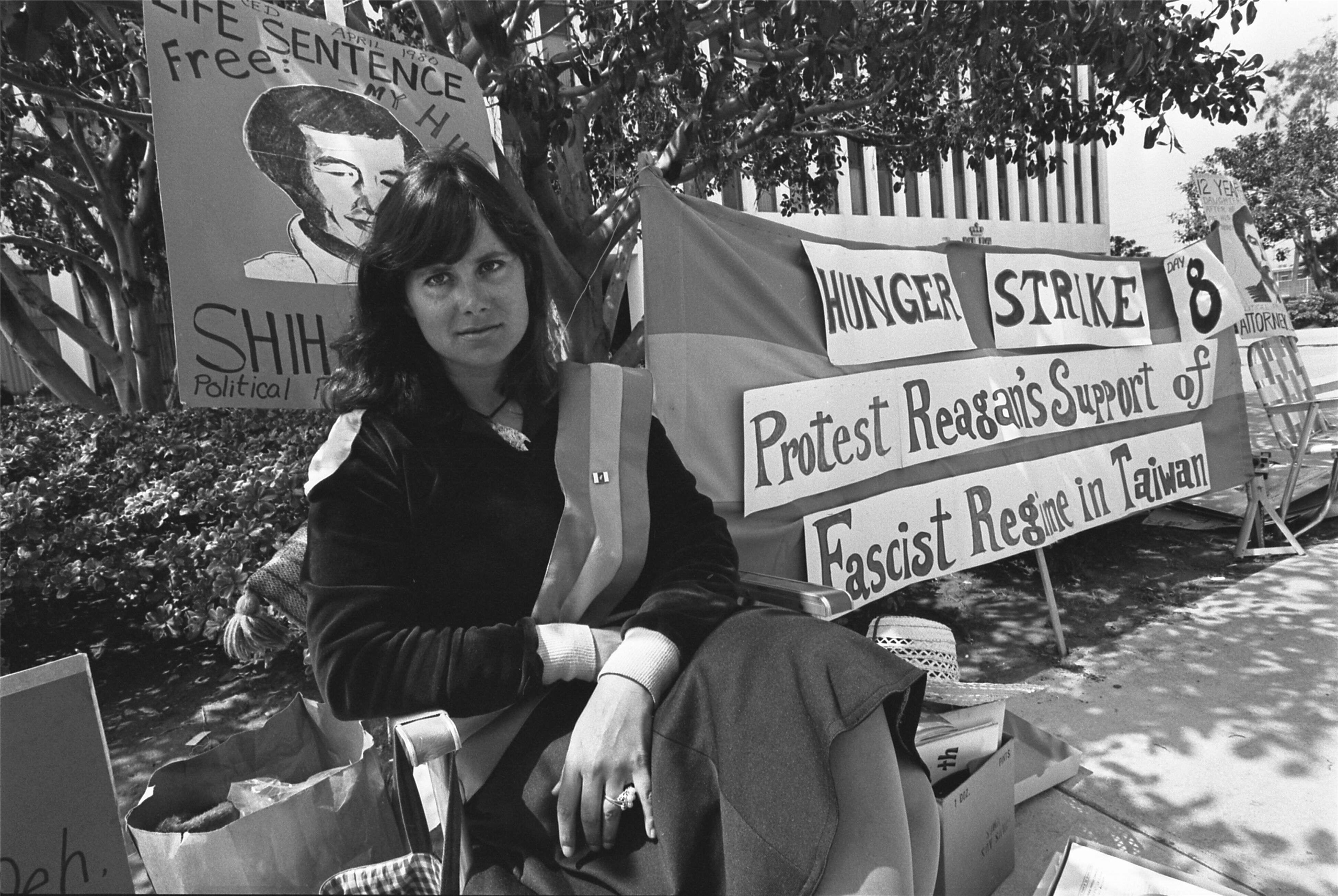 Linda Gail Arrigo, en grève de la faim en 1980 en soutien à son mari Shih Ming-teh emprisonné (photo Wikipedia)