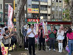 Le secrétaire général du DPP, Lin You-chang à Taoyuan le 14 juillet lors d'un meeting en faveur de la campagne de destitution d'élus du KMT (photo : CNA)

