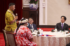 Lai Ching-te reçoit les jeunes du projet Alliés diplomatiques en approche (photo CNA)