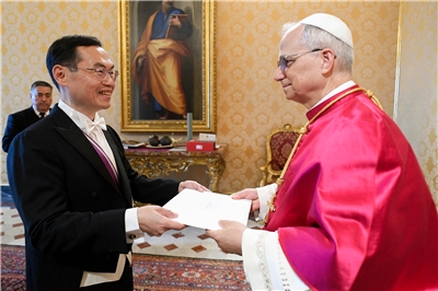 L’ambassadeur taïwanais au Vatican présente ses lettres de créance au pape Léon XIV (photo fournie par l'ambassade taïwanaise près le Saint-Siège)