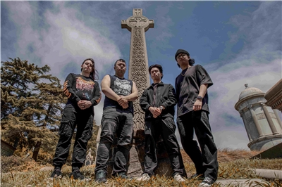 Ripped to Shreds, Andrew Lee deuxième en partant de la gauche (promotional photo provided by the band)