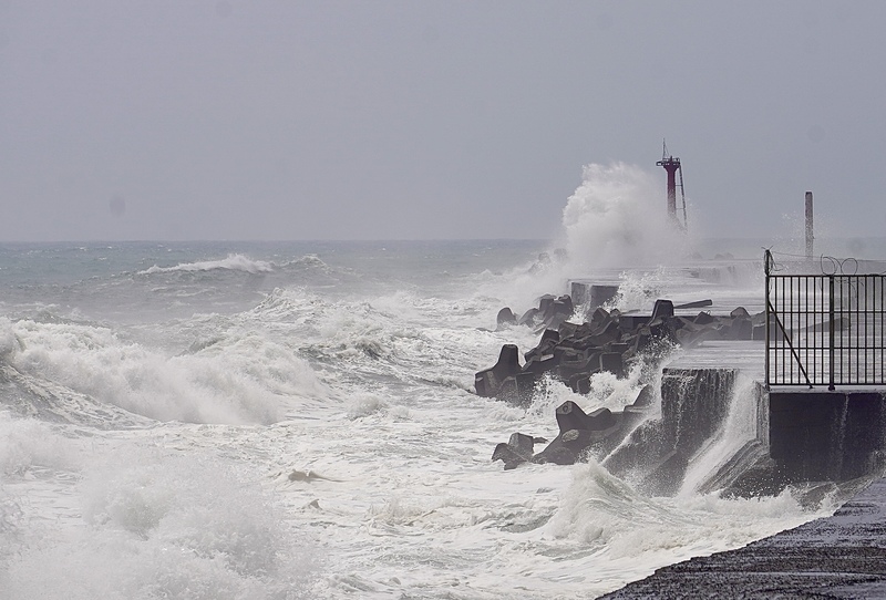 Les habitants tenus à l'écart des zones côtières suite aux alertes de tsunami (photo : CNA)