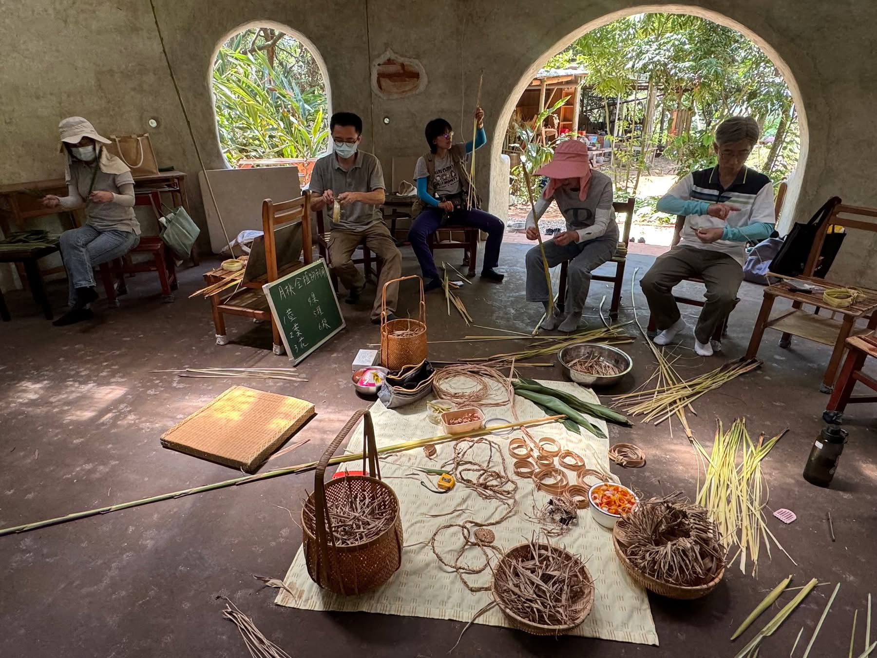 Un atelier thématique sur ce que l'on peut faire avec le 月桃 Yuetao (Alpinia zerumbet) à l'Association d'éducation à l'agriculture urbaine de Taichung (photo : page FB de 臺中市食農教育發展協會)
