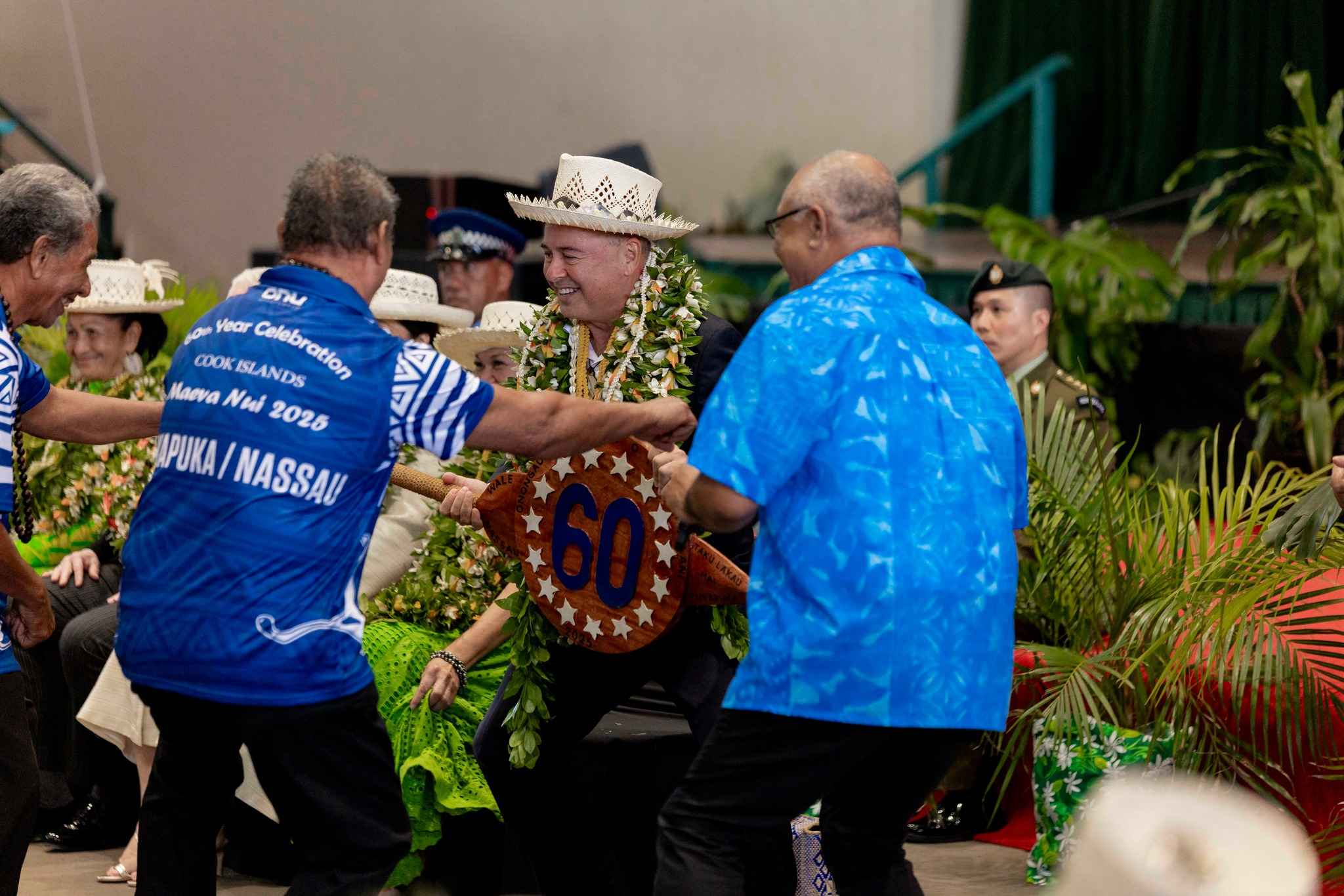 Le premier ministre des îles Cook Mark Brown lors de la fête nationale des îles Cook, qui commémorent le 60e anniversaire de la signature de l'accord de libre association avec la NZ en 1965 (Image : Compte Facebook de Mark Brown)