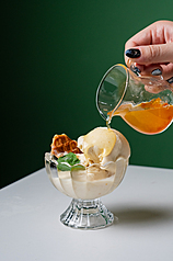 Glace au shiso (Pérille aromatique) accompagnée de confiture de kumquat, une nouvelle présentation des saveurs hakka (photo CNA)
