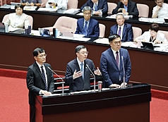 Le Premier ministre Cho Jung-tai s'exprime devant le Yuan législatif (photo : CNA)