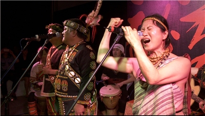 La chanteuse Inka Mbing dans le film Naluwan (photo fournie par le réalisateur Jean-Robert Thomann)