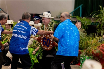 Le premier ministre des îles Cook Mark Brown lors de la fête nationale des îles Cook, qui commémorent le 60e anniversaire de la signature de l'accord de libre association avec la NZ en 1965 (Image : Compte Facebook de Mark Brown)