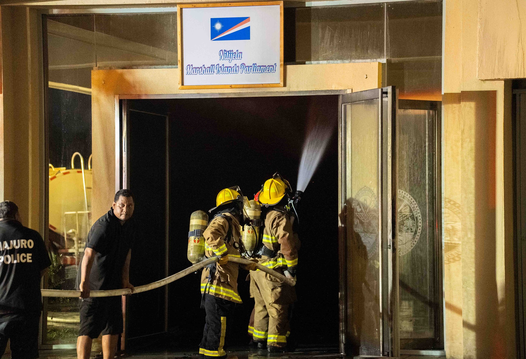 Le Parlement des Îles Marshall frappé par un incendie le 26 août 2025 (photo : FB/chewy-lin)