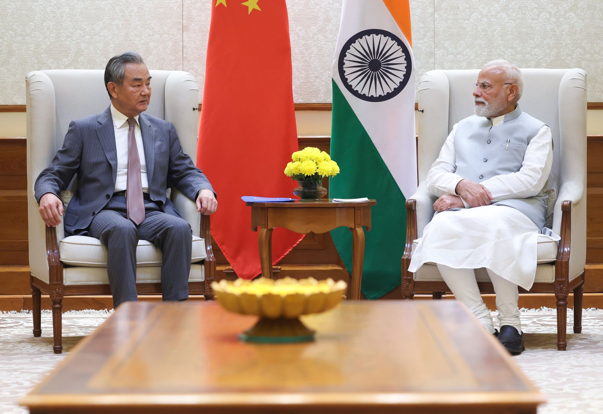 Rencontre entre le premier ministre indien Narendra Modi et le chef de la diplomatie chinois Wang Yi le 19/08/2025 (Image : X@narendramodi)