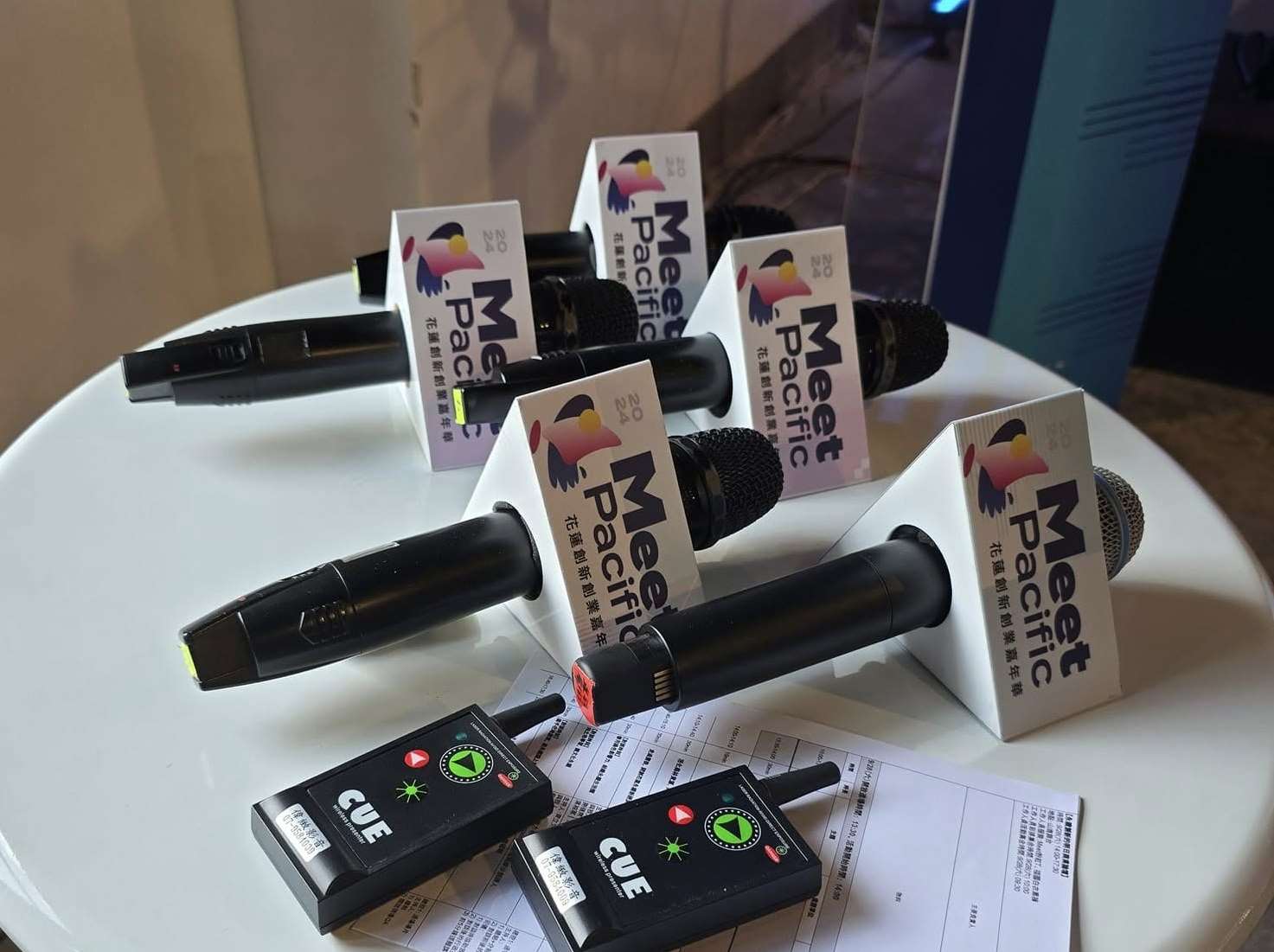 Micros lors du salon Meet Pacific 2024 (photo : Facebook association des entrepreneurs de Hualien)