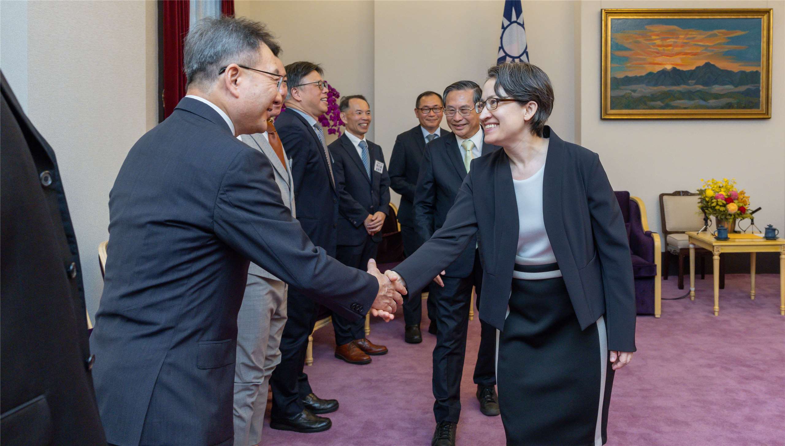 La vice-présidente reçoit les lauréats du Golden Roots Award (photo : palais présidentiel)
