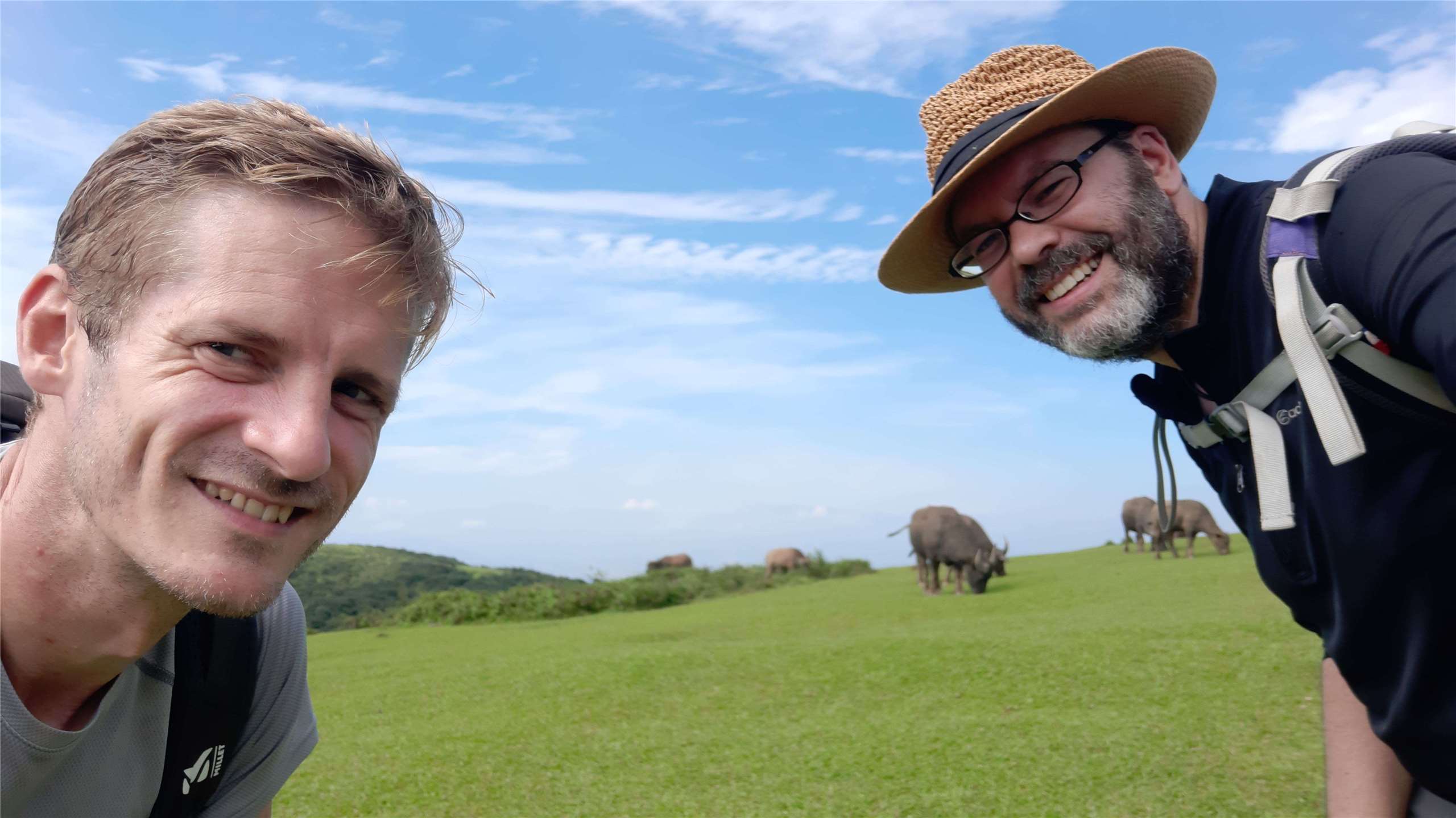 Xavier Mehl (à gauche) et Arnaud Lechat (à droite) explorant Yangmingshan (photo remise par Xavier Mehl) 