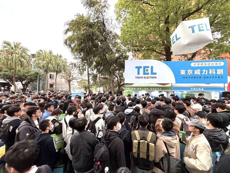 Présentation de la grande société d'équipement des semi-concucteurs Tokyo Electron Taiwan(TEL) aux étudiants taïwanais (Photo CNA)