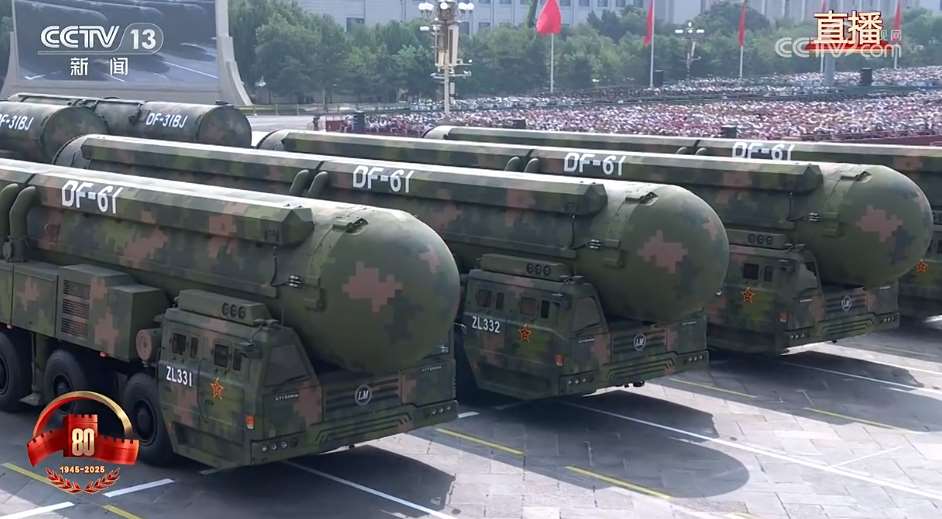 Des missiles Dongfeng 61 de l'Armée populaire de libération (Photo Weibo)