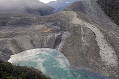 Lac de barrage formé en amont de la rivière Mataian dans le comté de Hualien, à la suite des pluies diluviennes apportées par les typhons. D'abord estimé sans danger immédiat, un rapport d'expert se veut plus alarmant sur les risques encourus (photo du bureau forestier de Hualien, via CNA)