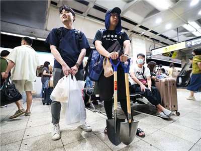 Inondations à Hualien : la société civile taïwanaise se mobilise pour aider au nettoyage (Image : CNA)