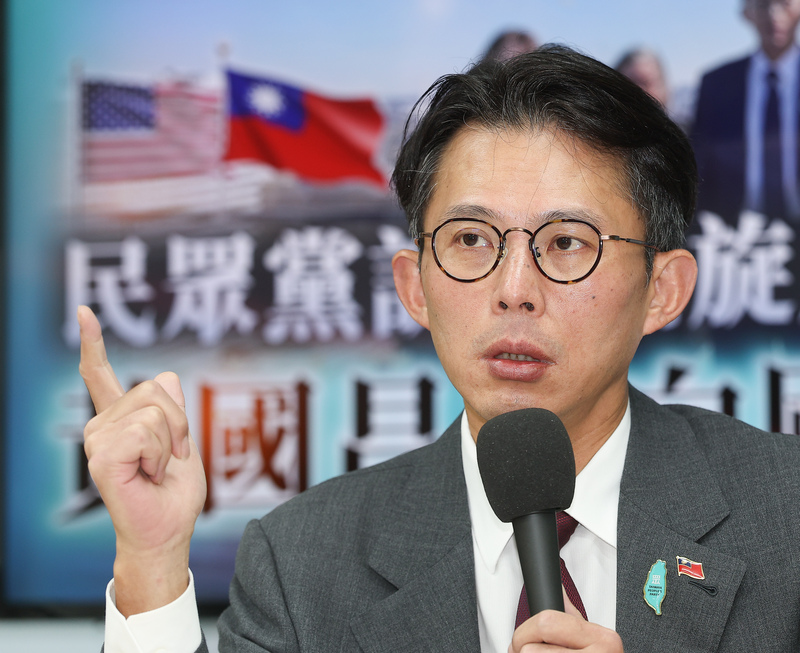 Huang Kuo-Chang donne une conférense de presse à son retour des Etats-Unis (photo Rti)