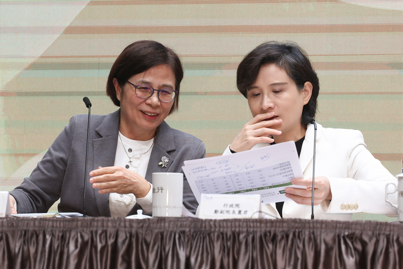 Yang Jen-ni (à gauche) et Cheng Li-chun (à droite) qui étaient à la tête de la partie taïwanaise pour la négociation des droits de douane avec les Etats-Unis (photo : CNA)
