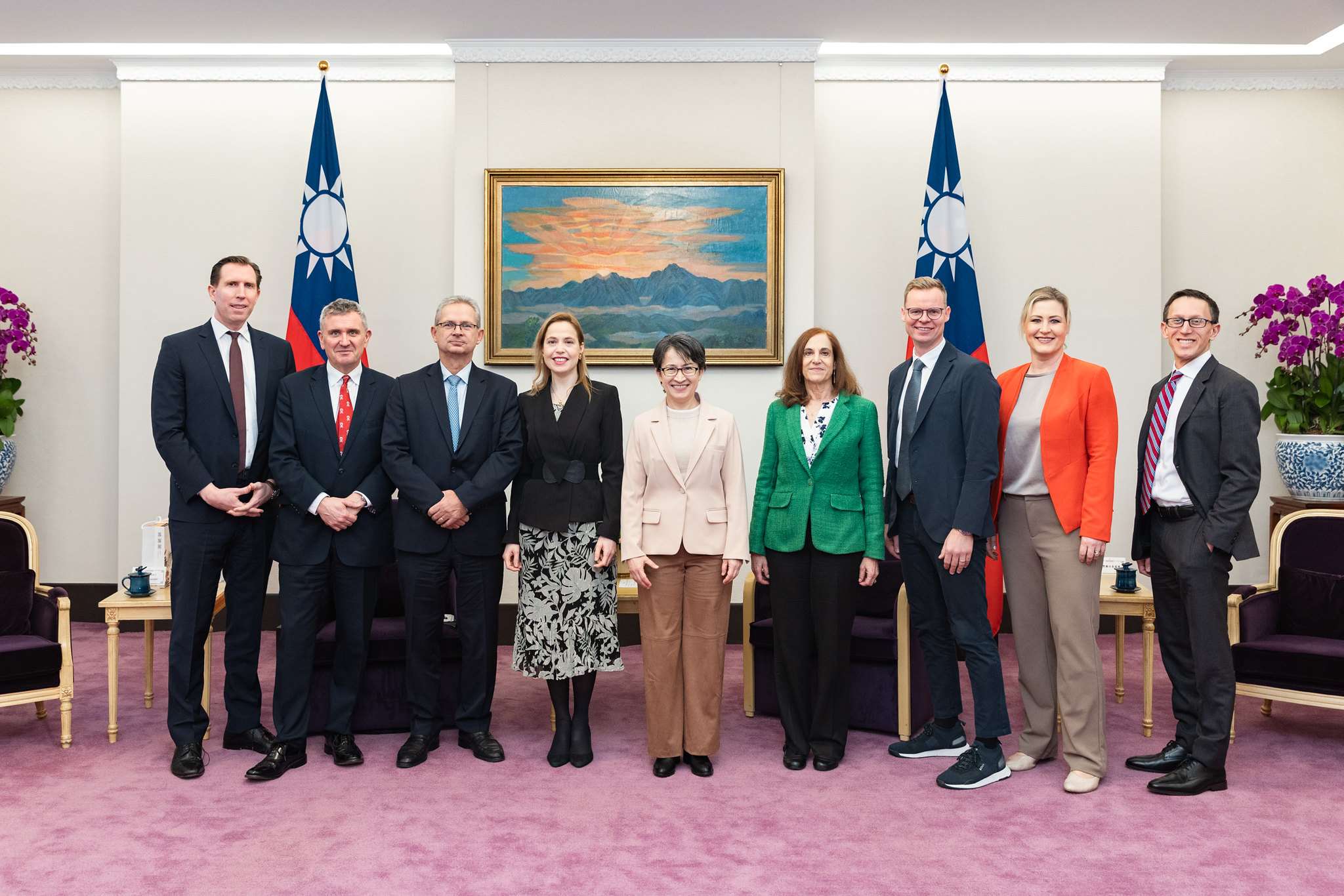 副總統蕭美琴22日接見「德國馬歇爾基金會」跨大西洋訪問團。(圖：總統府)