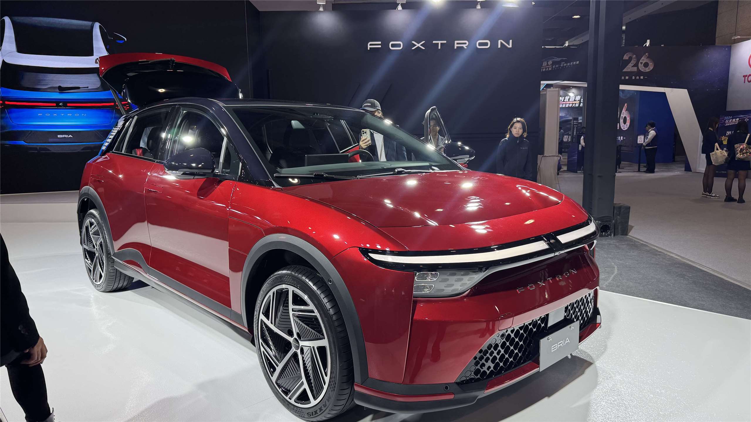 Foxtron Bria présentée pour la première fois au public durant le salon de l'Auto de Taipei (photo Valentin Floquet)