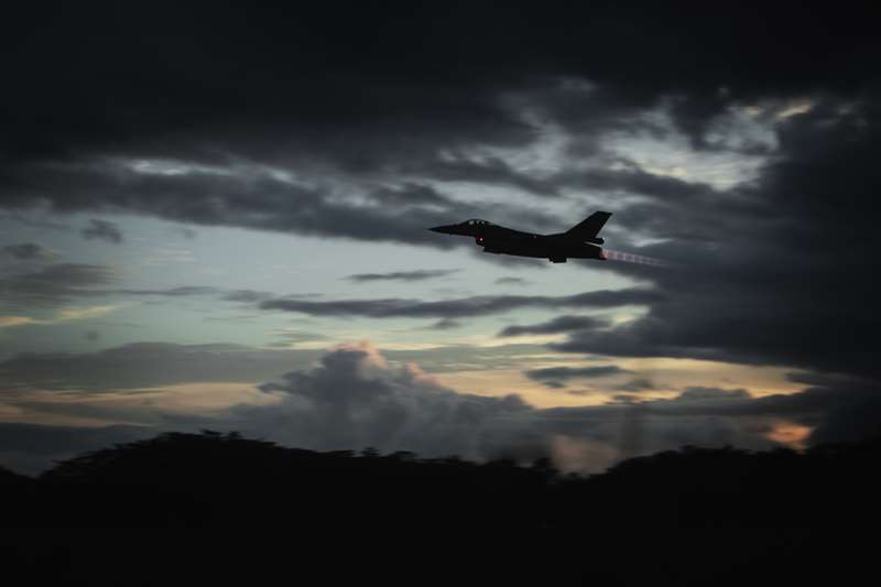 Un appareil F-16V lors d'un entraînement nocturne de routine (Photo d'archive de CNA)
