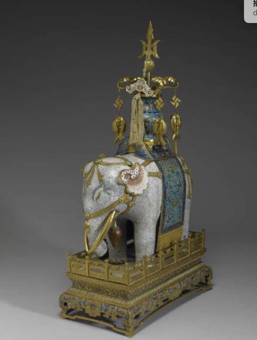 Image 1-1: Éléphant auspicieux avec vase en émail cloisonné (source MNP)