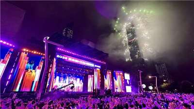 Le feu d'artifice de la Tour 101 attire 65 000 personnes dans le quartier de Xinyi  (Image : CNA)