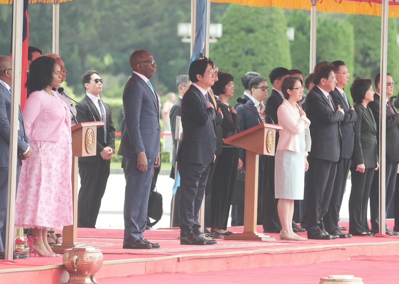 Le Premier ministre de Sainte-Lucie reçu par le président Lai Ching-te avec les honneurs militaires (Image : CNA)