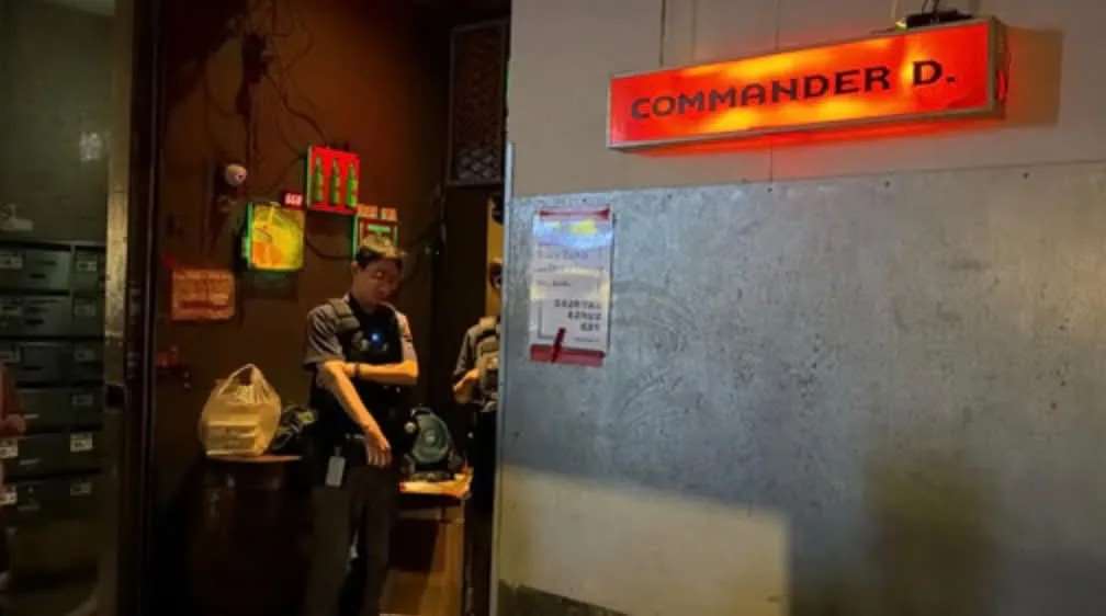 La police contrôle le bar Commander D (photo Threads @shih_susan)