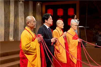 Le président taïwanais Lai Ching-te (頼清徳) et Shih Guohuei (釋果暉), abbé de Fagushan le 16 février 2026 (Image : Bureau présidentiel)