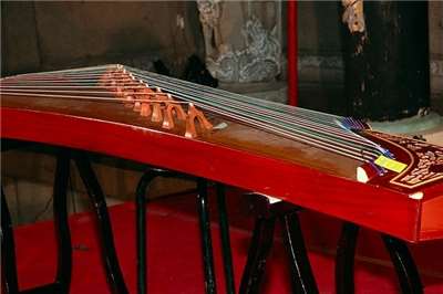 Guzheng (image Wikimedia commons)