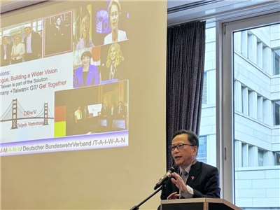Le représentant de Taïwan en Allemagne, Gu Ruey-sheng (谷瑞生), a participé le 10 octobre à un séminaire sur la guerre hybride organisé par l’Association des réservistes de la Bundeswehr allemande. (Photo RTI)