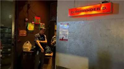 La police contrôle le bar Commander D (photo Threads @shih_susan)