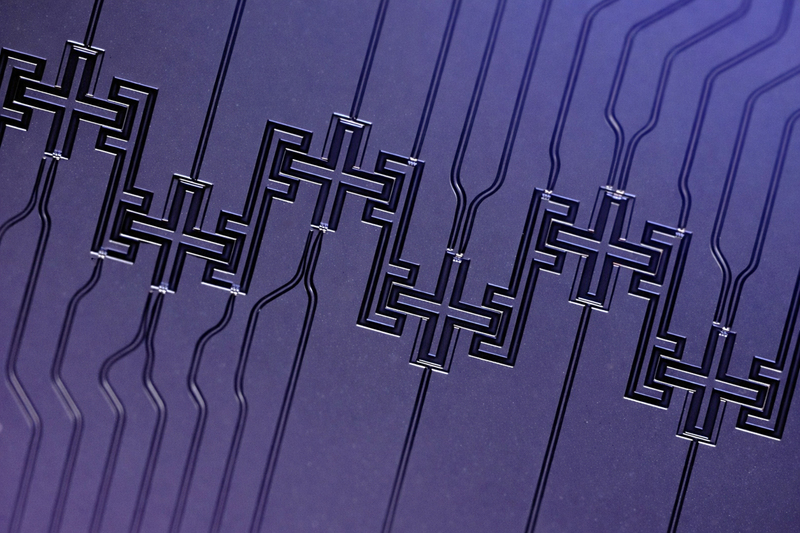 Quantique: Taïwan dévoile son ordinateur supraconducteur de 20 qubits (Photo fournie par l'Academia Sinica, via CNA)