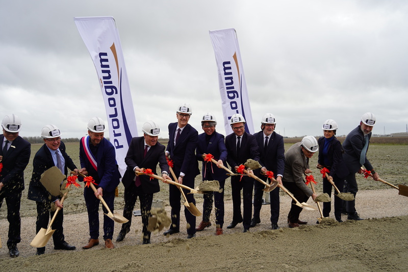 Cérémonie de la pose de la première pierre de la future megafactory de ProLogium, à Dunkerque (photo CNA)