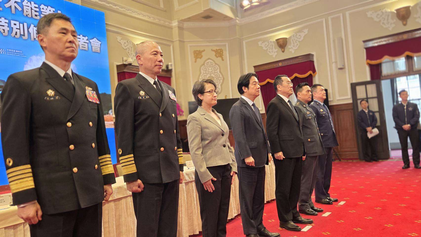 Lai Ching-te et les commandants des trois armées donnent une conférence de presse ce matin (photo Rti)