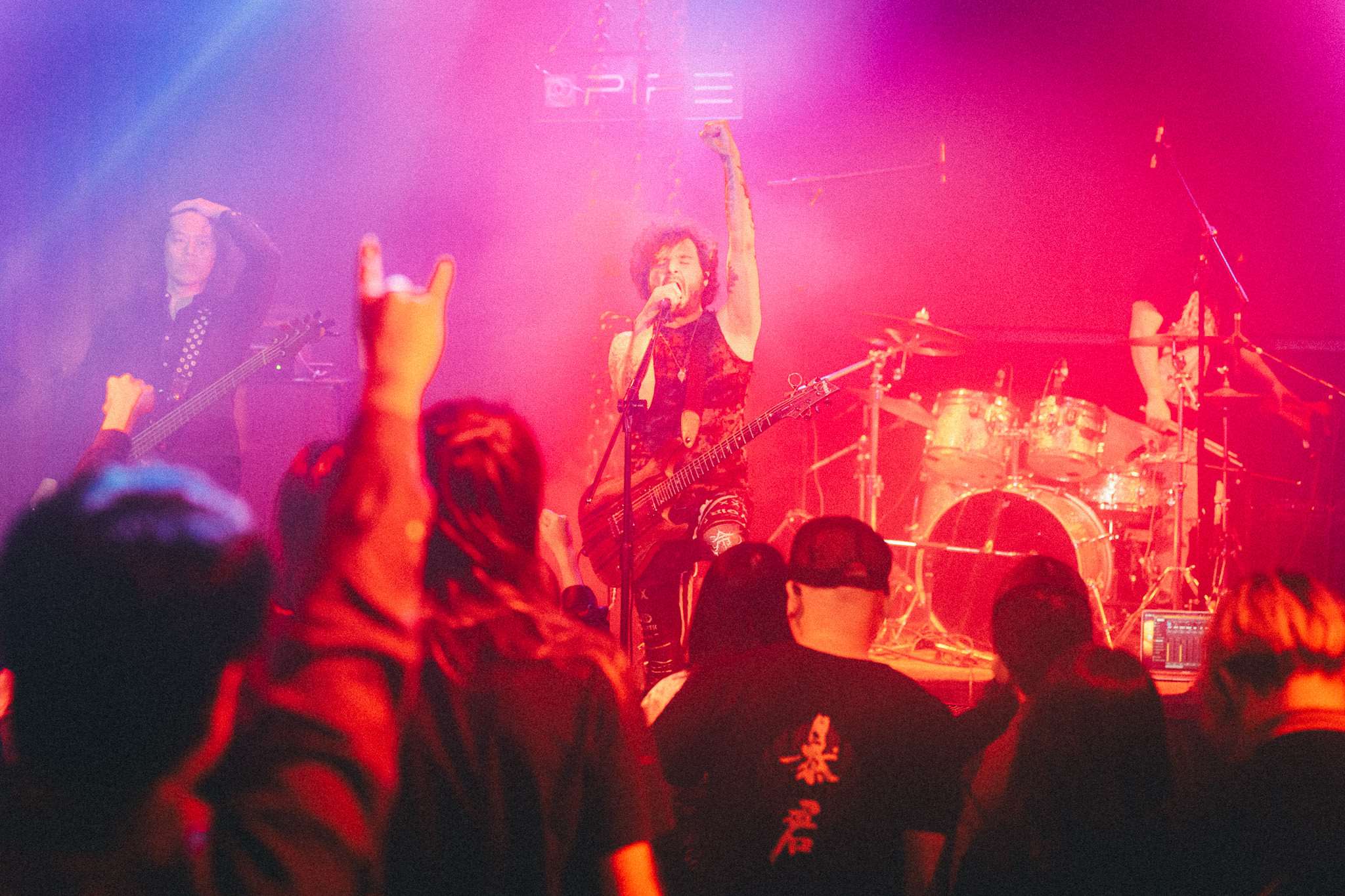 Laang sur scène - Willy Krieg Tai à gauche et Haitao Yang à droite (photo Rainer Schirrmeister)