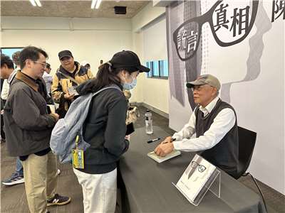 Fred Him-San Chin, un ancien détenu originaire de Malaisie qui a passé presque 12 ans derrière les barreaux sous la loi martiale, vient de publier un nouveau livre suite à un long travail de recherche à travers les archives (Image : Lisa Duffaud)