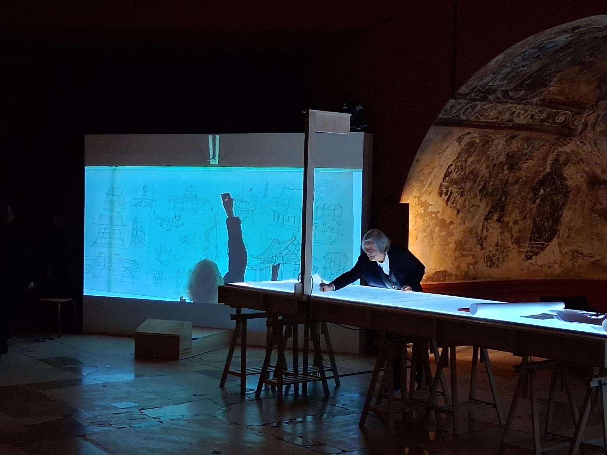 Li Chien-lang dessinne Taïwan à la Cité de l'architecture à Paris (source photo: Rti)