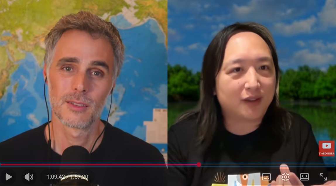 L'ancienne ministre du Numérique Audrey Tang (à droite) interviewée sur le Podcast français Sismique (capture d'écran du podcast sur YT)