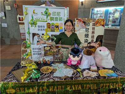 Jesica tient un stand à Taïwan avec des produits indonésiens (photo : aimable crédit)