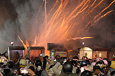 Le festival de pétards à l'occasion de la fête des lanternes à Yanshui dans le sud de Taïwan (photo : CNA)