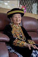 Tjuku Tjuvarevare, conservatrice de l'art de tatouage traditionnel aux mains des Paiwan (photo, CNA/comté Pingtung)