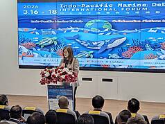 Kuan Bi-ling, présidente de la commission des affaires océaniques, participe à un forum à l'Université nationale de Quemoy à Kinmen, sur la lutte contre la pollution marine (photo : CNA)
