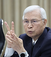  Le gouverneur de la banque centrale Yang Chin-long (楊金龍) (Photo CNA)