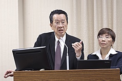 Le ministre de la Défense Willington Koo au Parlement (photo, CNA)