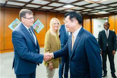 Didier Mandelli, vice-président du Sénat français, reçu par Lin Chia-lung (林佳龍) (Photo FB de Lin Chia-lung)